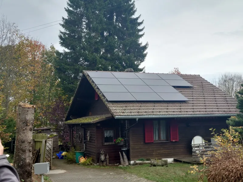 Chalet en bois, toiture tuiles — photo 1